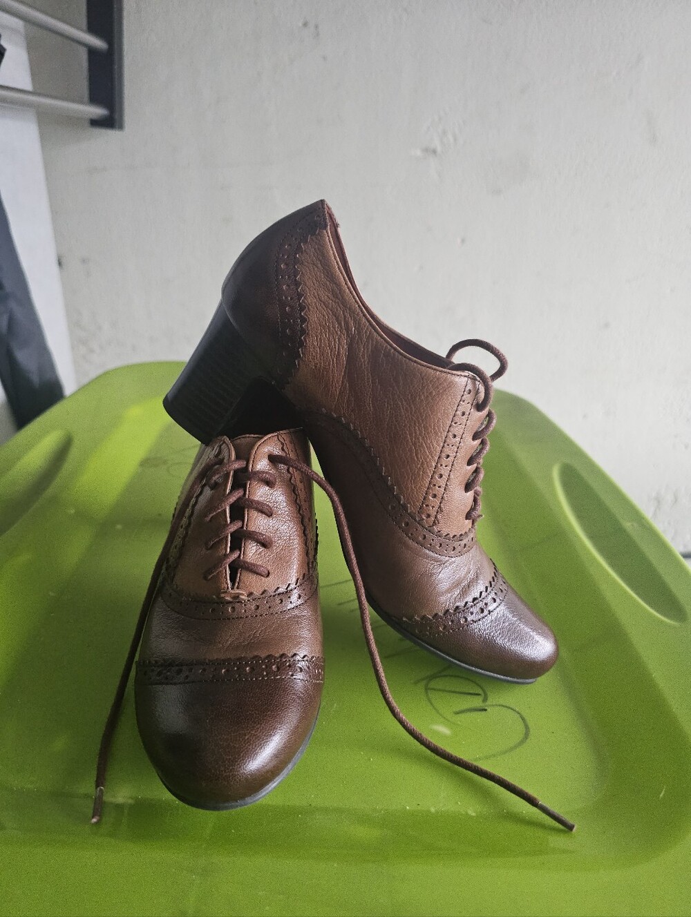 Classic Brown Women's Oxford Heels - Lace-Up Brogue Style